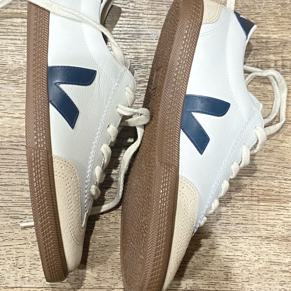 Veja White and Brown Sneakers Retro Design - Picture 4 of 15